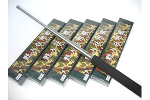 如何使用伸縮甩棍？